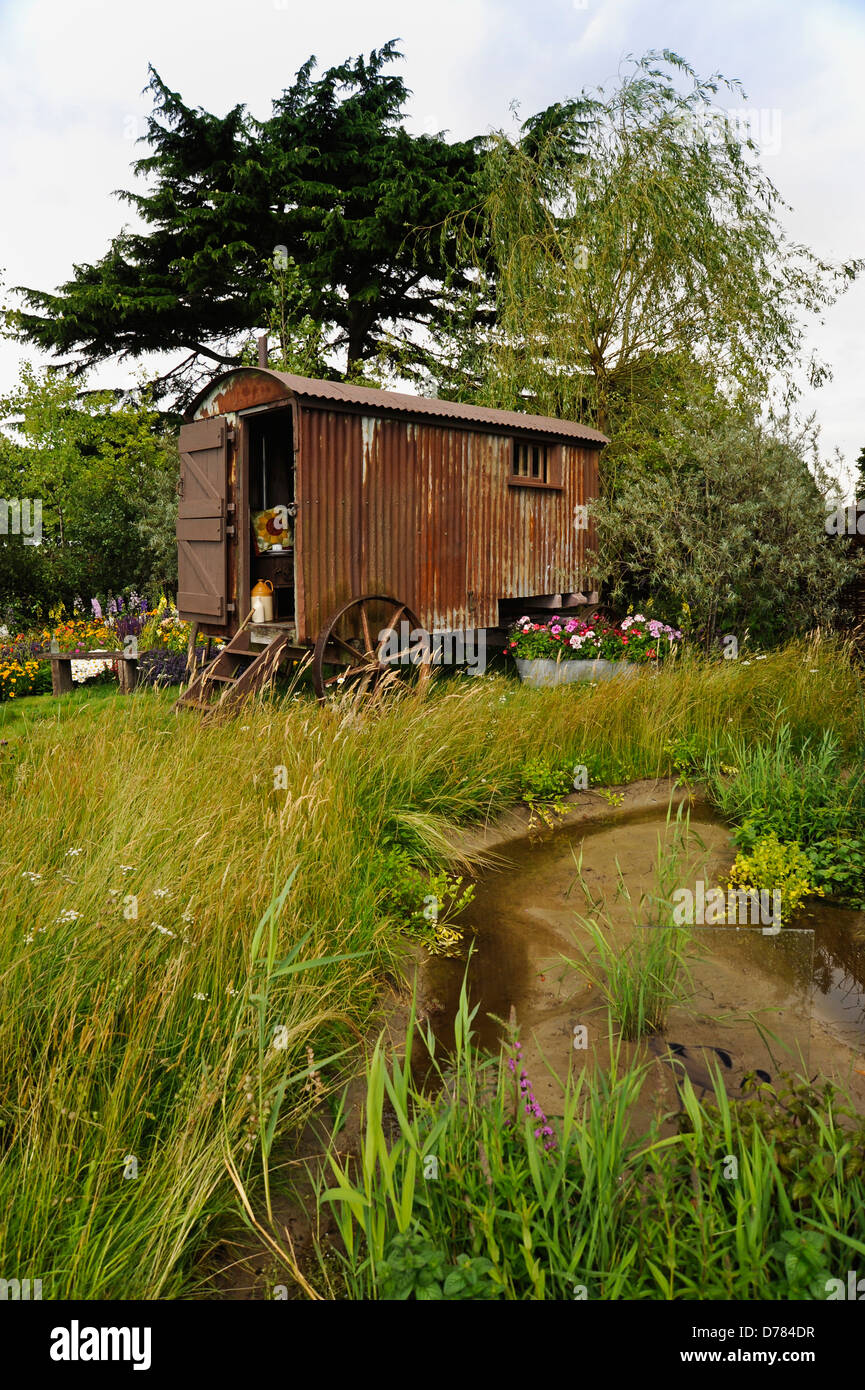 2009 Hampton Court Bye pâturages par le jardin Parcs de Southend. Bergers utilisée comme fonction dans jardin avec bande de prairie la plantation Banque D'Images