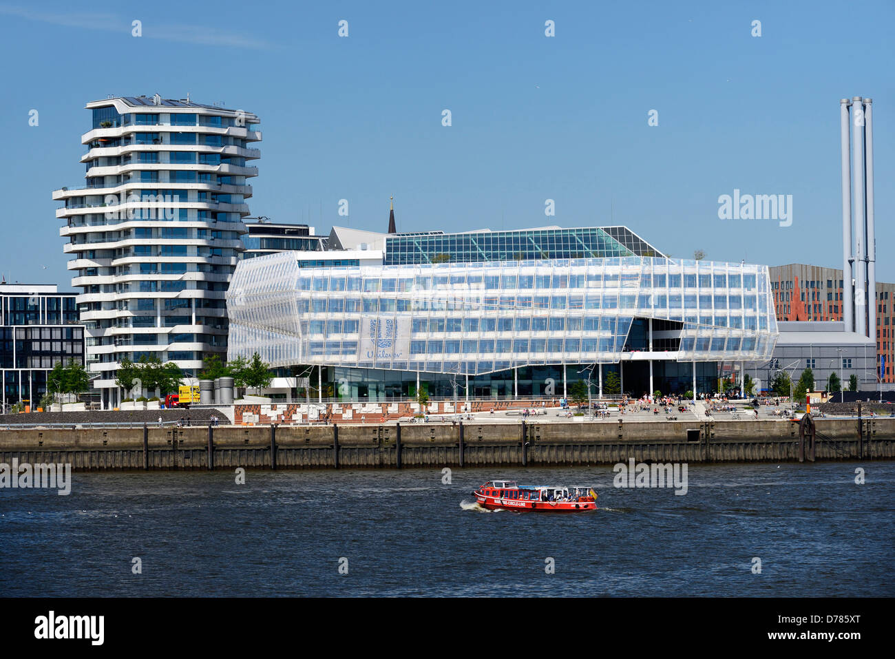 Tour de Marco Polo et Unileverzentrale dans la plage quai dans la ville portuaire de Hambourg, Allemagne, Europe Banque D'Images