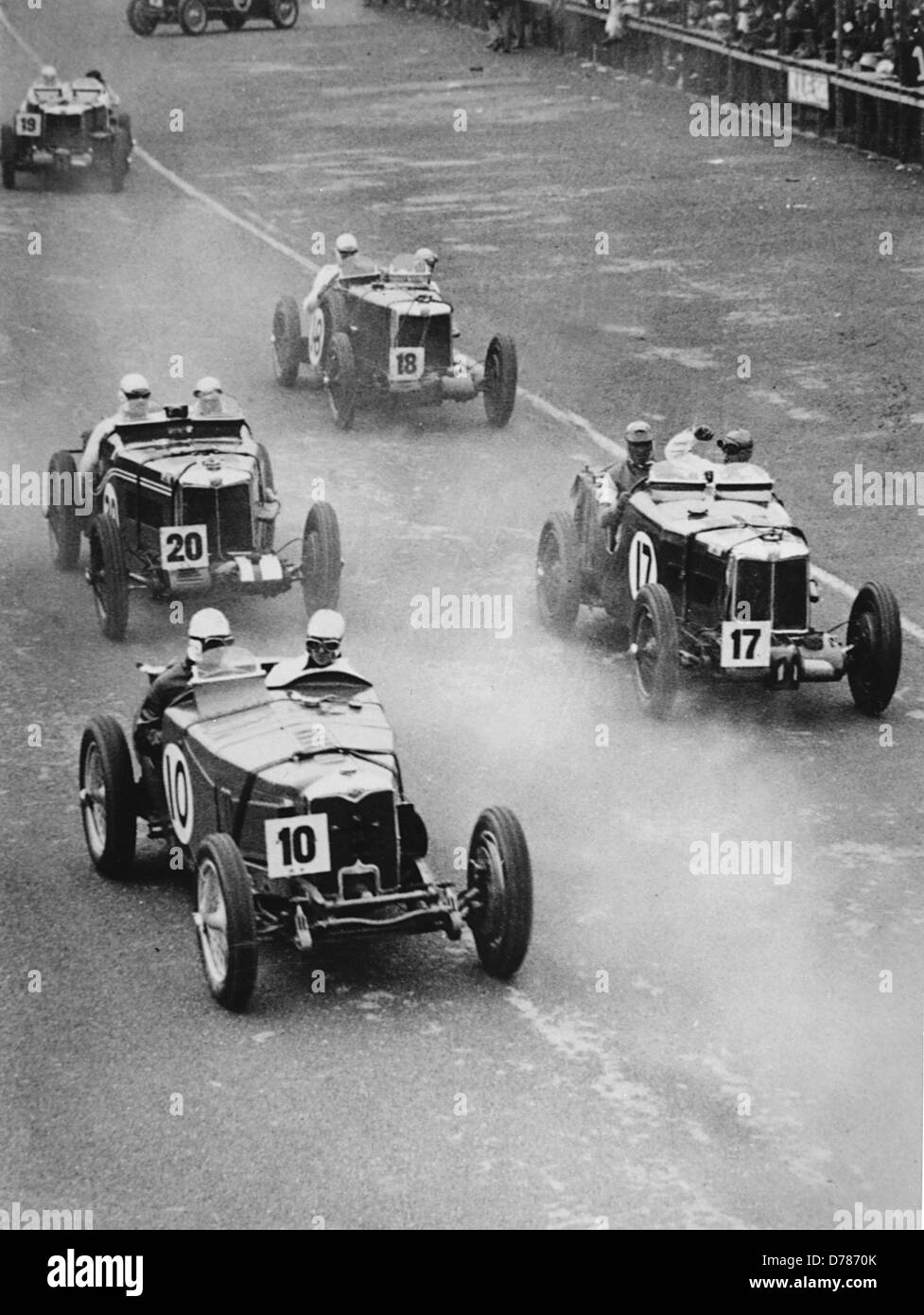 Ulster TT 1933 MG magnettes et Riley (avant) 17 voiture Tazio Nuvolari Banque D'Images