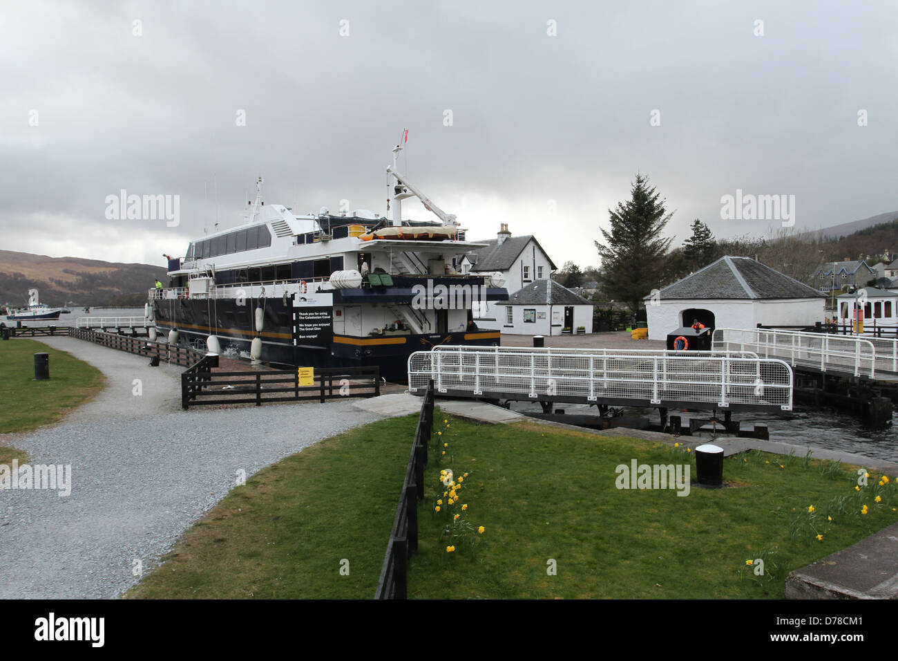 MV Seigneur des Glens sur Caledonian Canal à Corpach Ecosse Avril 2013 Banque D'Images