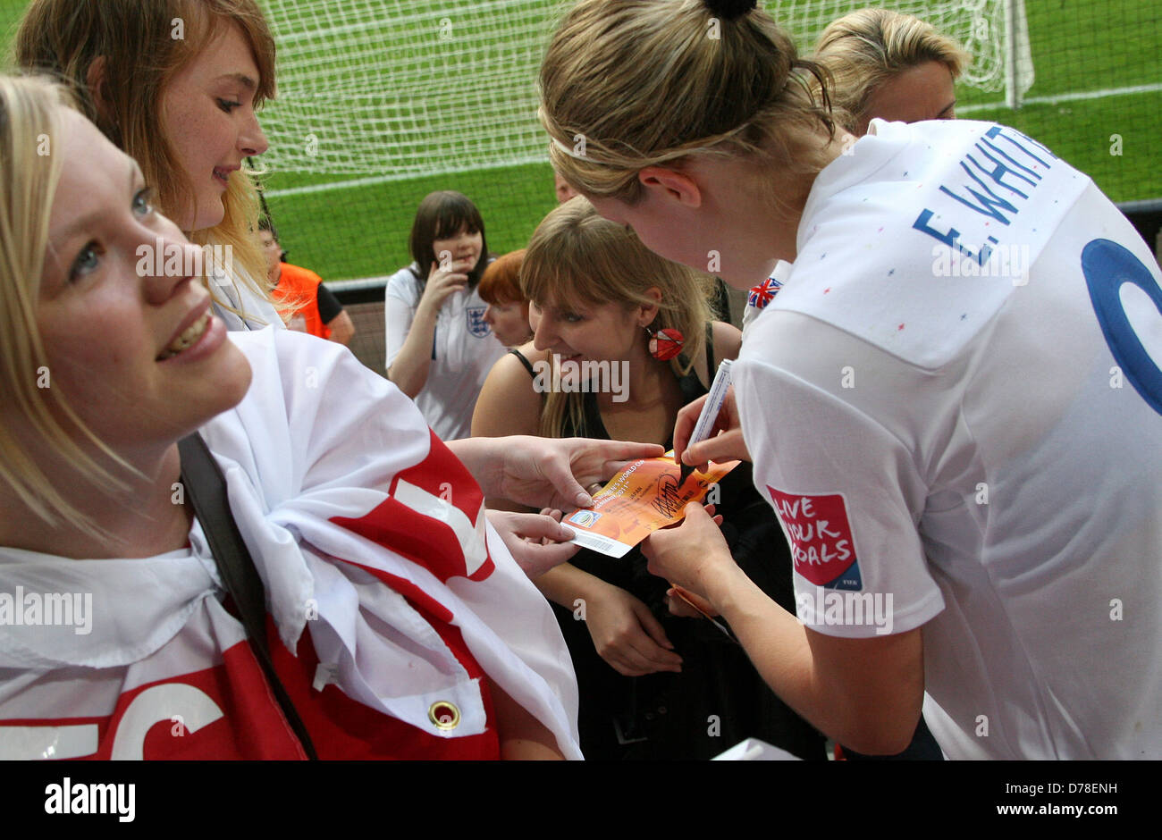 Signature d'Ellen White, un manuscrit de l'Angleterre contre le Japon, match du groupe B de la Coupe du Monde de football. L'Angleterre a Banque D'Images