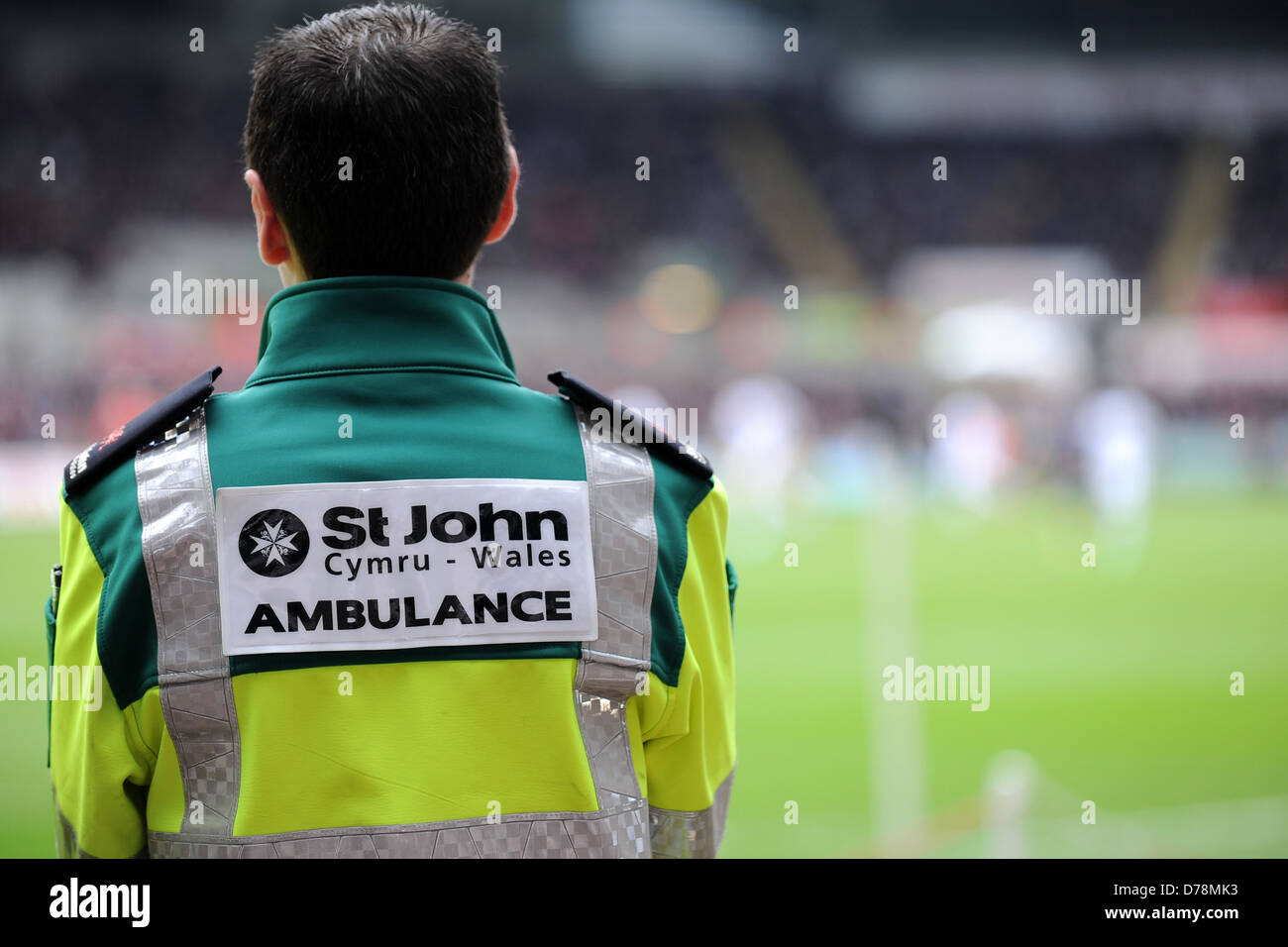 Les bénévoles de l'Ambulance Saint Jean de galles au Liberty Stadium, Swansea. Banque D'Images