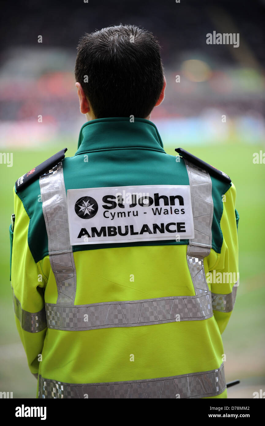 Les bénévoles de l'Ambulance Saint Jean de galles au Liberty Stadium, Swansea. Banque D'Images