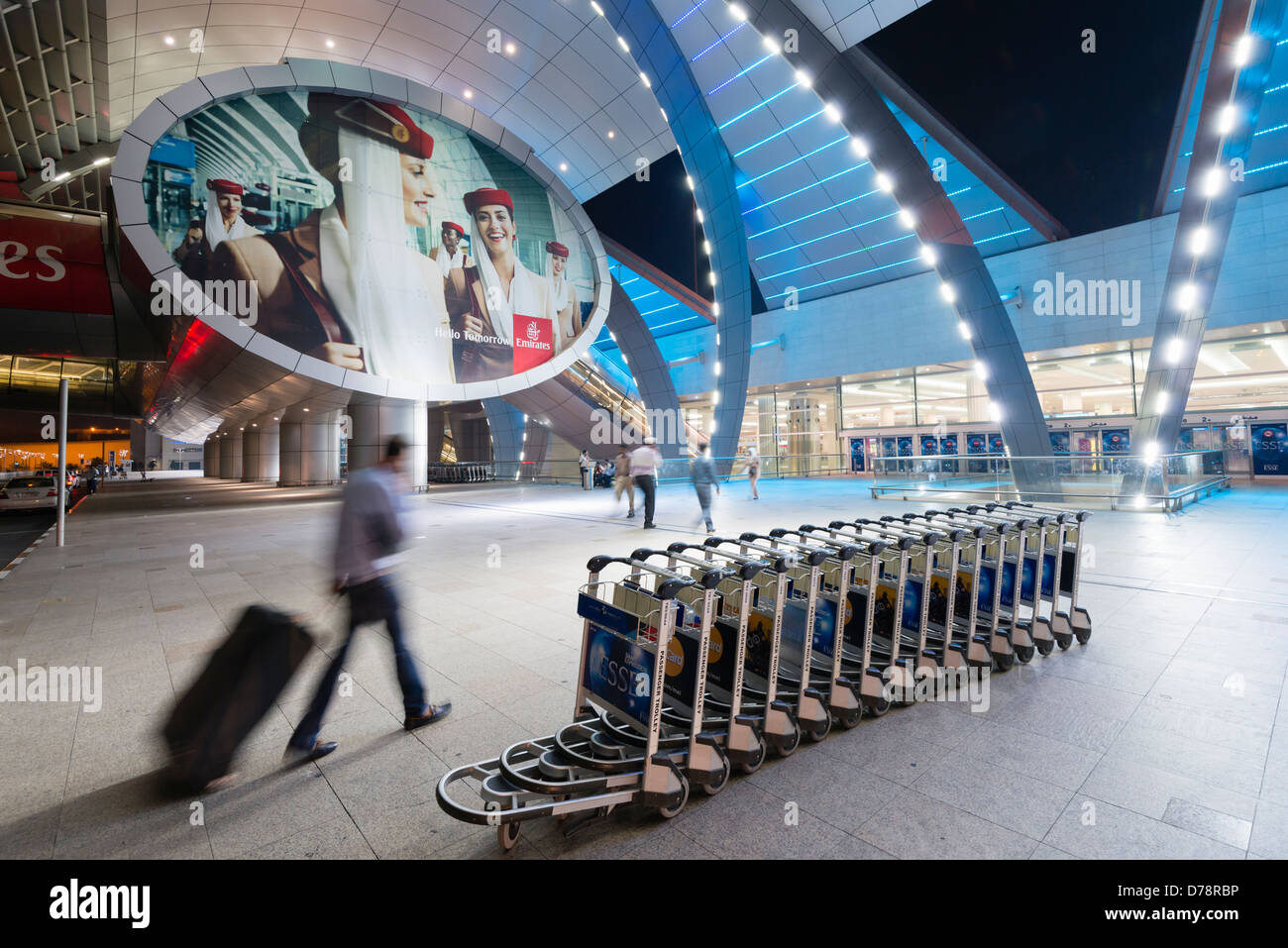 L'architecture moderne au Terminal 3 à l'Aéroport International de Dubaï Émirats Arabes Unis Banque D'Images