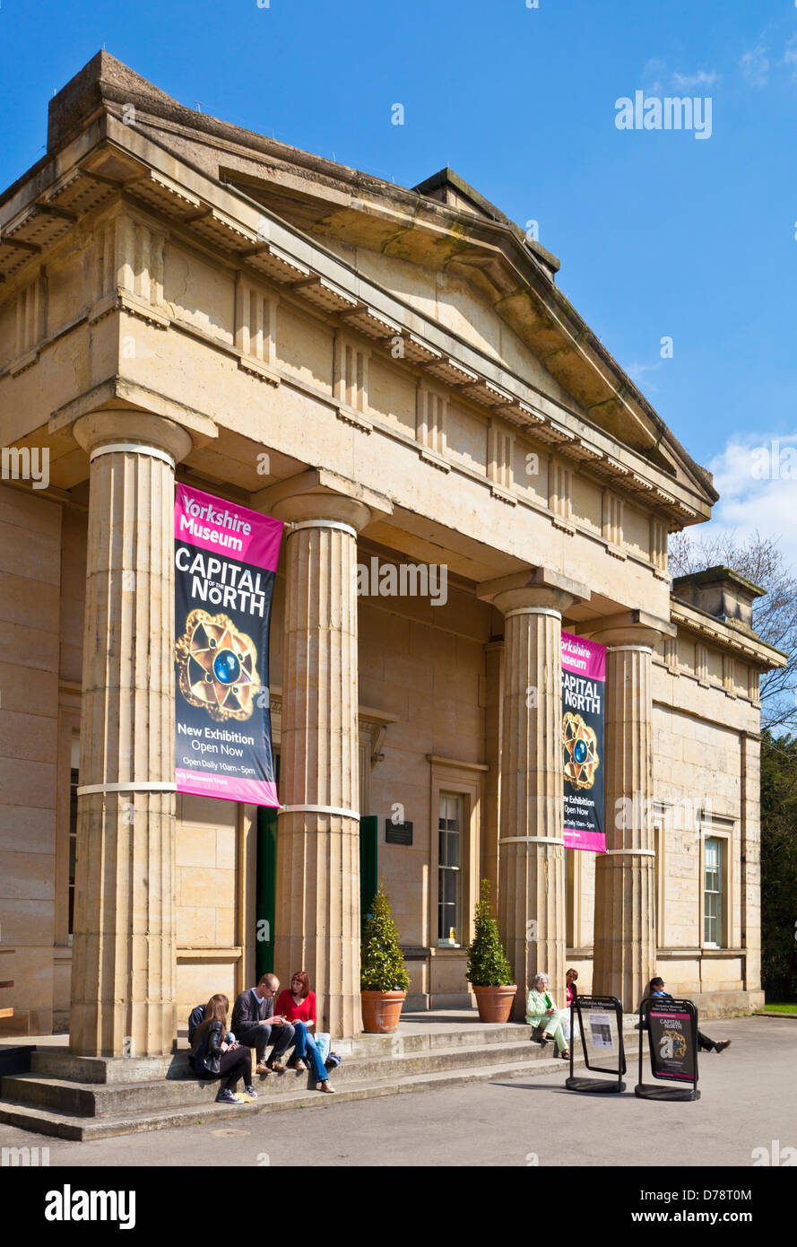 Entrée principale de l'Yorkshire museum et jardins de la ville de New York cafe England UK GB EU Europe Banque D'Images