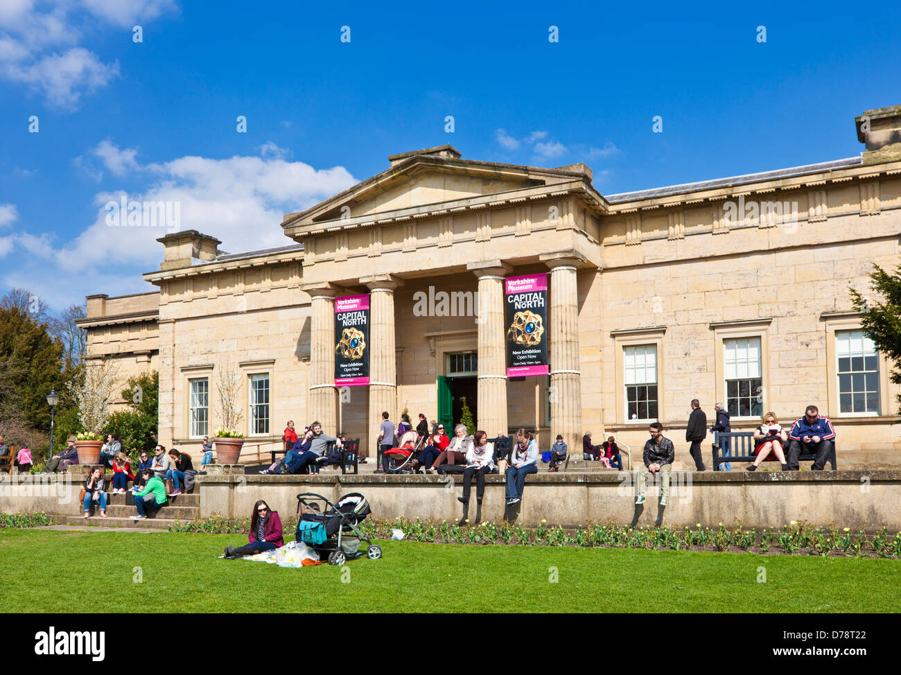 Entrée principale de l'Yorkshire museum et jardins de la ville de New York cafe England UK GB EU Europe Banque D'Images