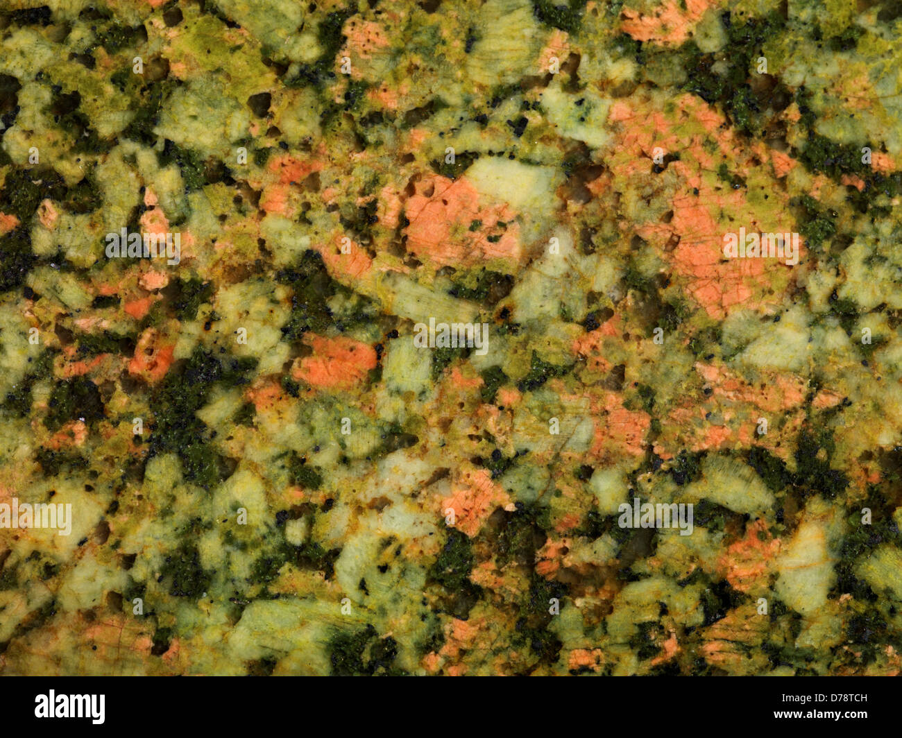 L'Unakite modifié rose granite quartz feldspath orthoclase épidote vert Unakas Mountains en Caroline du Nord. Banque D'Images