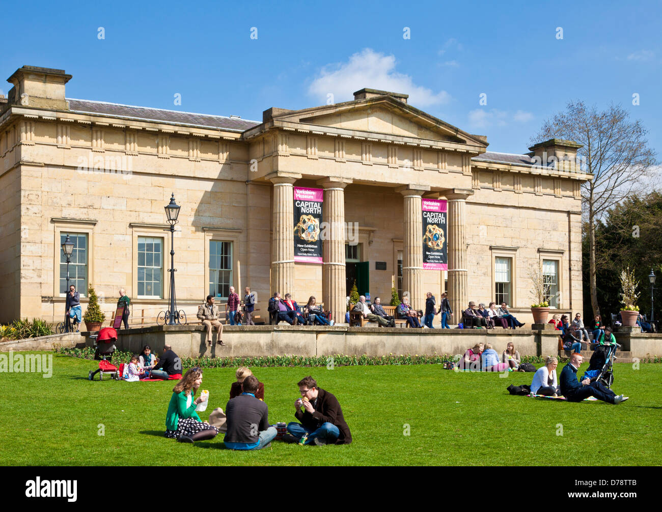 Entrée principale de l'Yorkshire museum et jardins de la ville de New York cafe England UK GB EU Europe Banque D'Images