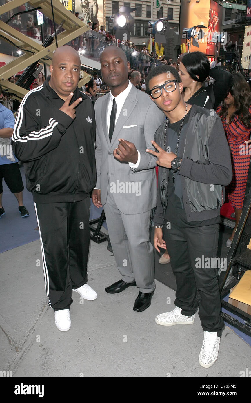Rev Run Simmons alias Joseph Simmons, Tyrese Gibson et Diggy Simmons New York premiere de 'Transformers : Dark Of The Moon' dans Banque D'Images
