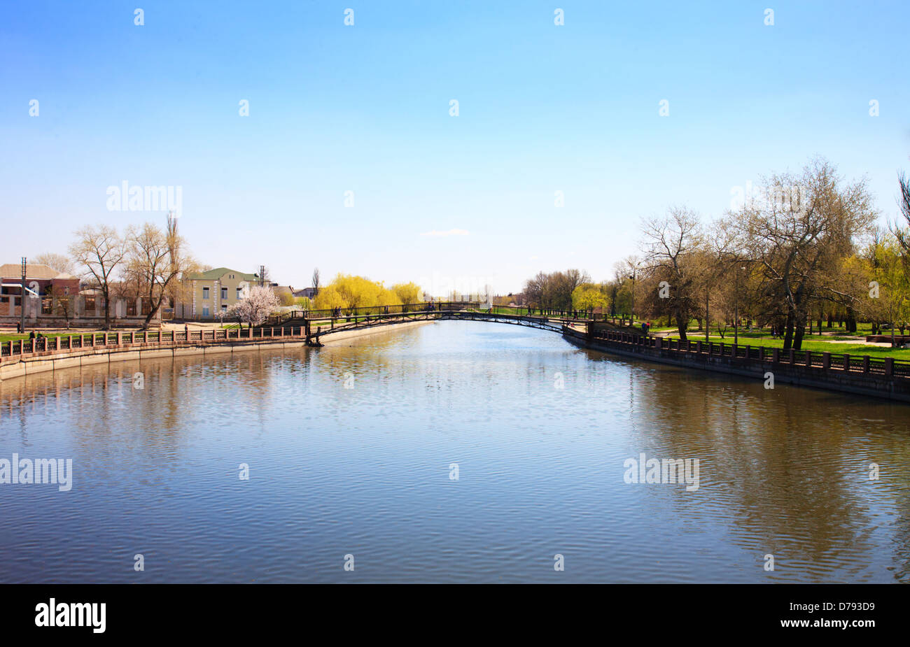 Paysage de ville avec river Banque D'Images