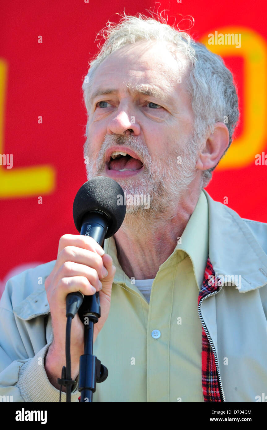 Londres, Royaume-Uni. 1er mai 2013. Démonstration du premier mai. Trafalgar Square. Jeremy Corbyn, député de North Islington Banque D'Images