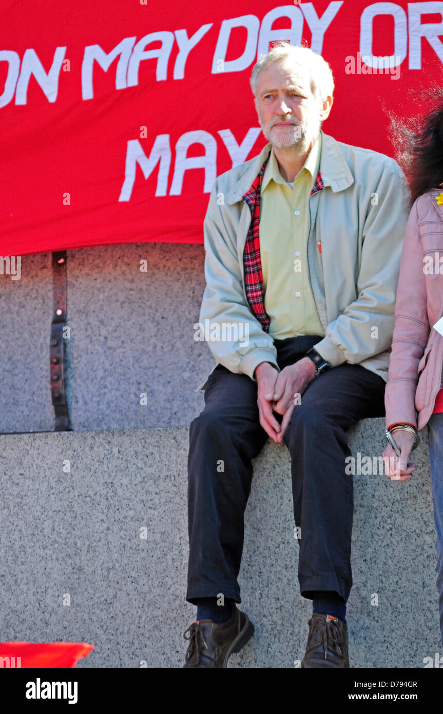 Londres, Royaume-Uni. 1er mai 2013. Démonstration du premier mai. Trafalgar Square. Jeremy Corbyn, député de North Islington Banque D'Images