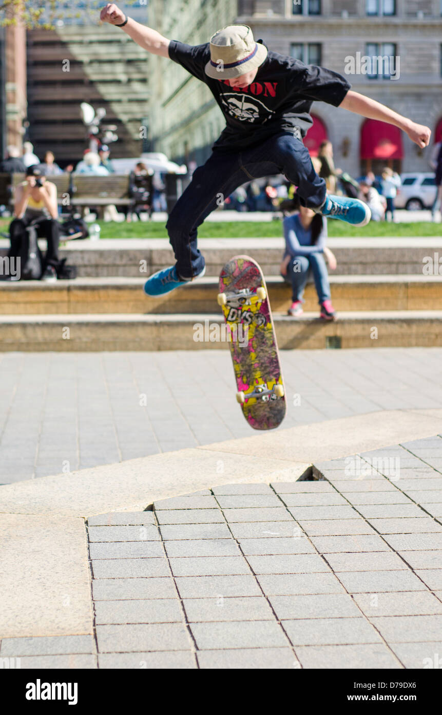 Skateboard sauts libres Banque D'Images