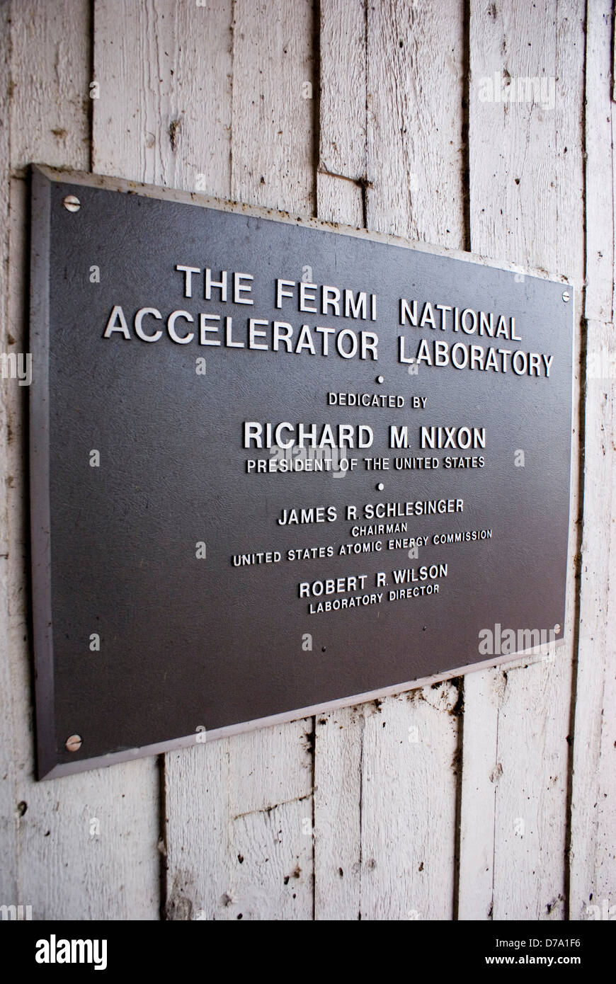 USA Illinois Batavia Fermi National Accelerator Laboratory signer à l'entrée du Pavillon Wilson Banque D'Images