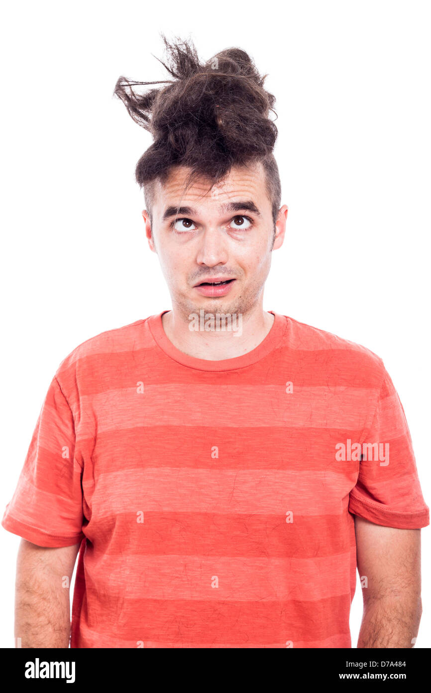 Portrait de l'homme drôle avec coupe de fou, isolé sur fond blanc Banque D'Images