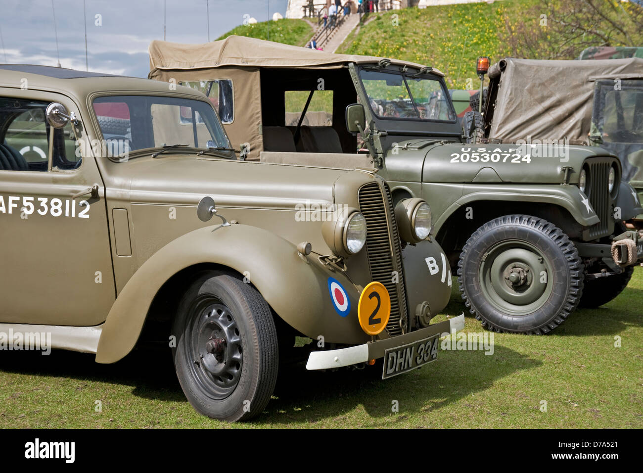 Vieille voiture de jeep vintage véhicules militaires Rally York North Yorkshire Angleterre Royaume-Uni GB Grande-Bretagne Banque D'Images