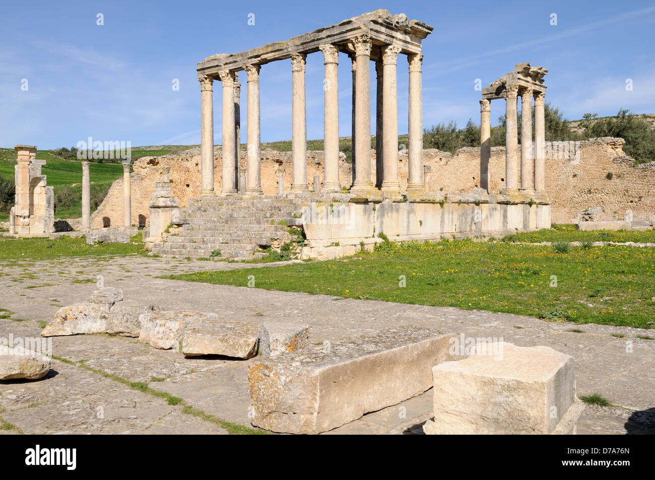 Colonnes du temple de Junon Caelestis ville romaine de Dougga Tunisie Banque D'Images