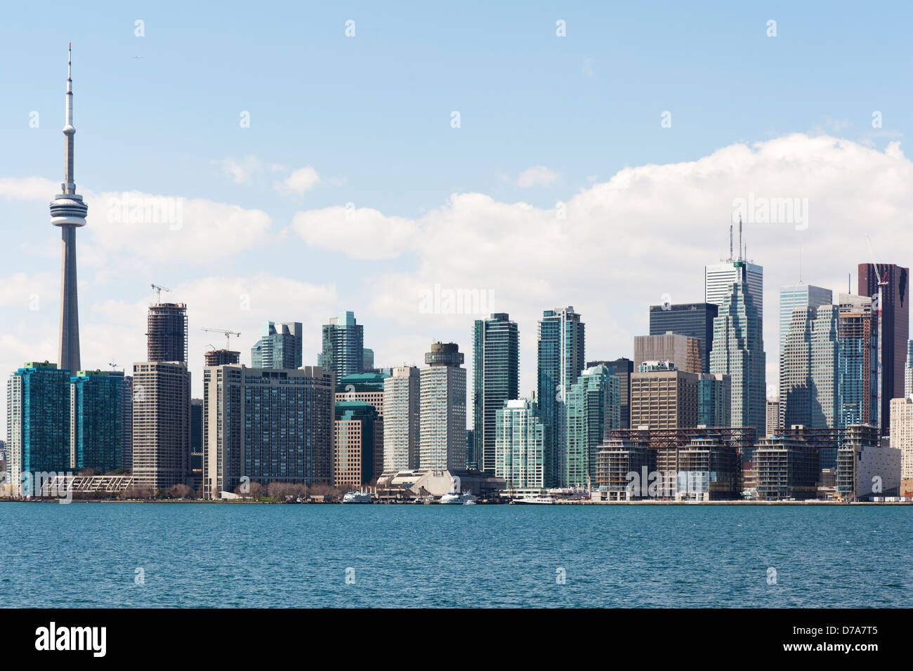 Toronto city skyline montrant ce gratte-ciel moderne tours de bureaux et de Lakefront Banque D'Images