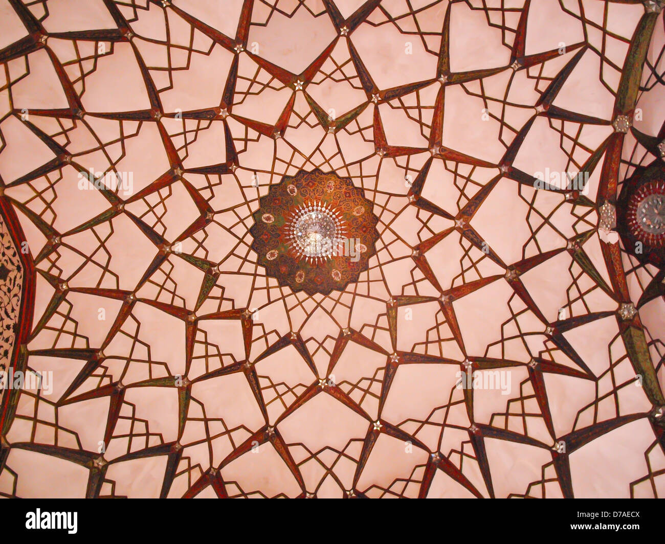 Décoration de plafond intérieur de la vieille ville historique de chambre à Kashan, Iran Banque D'Images