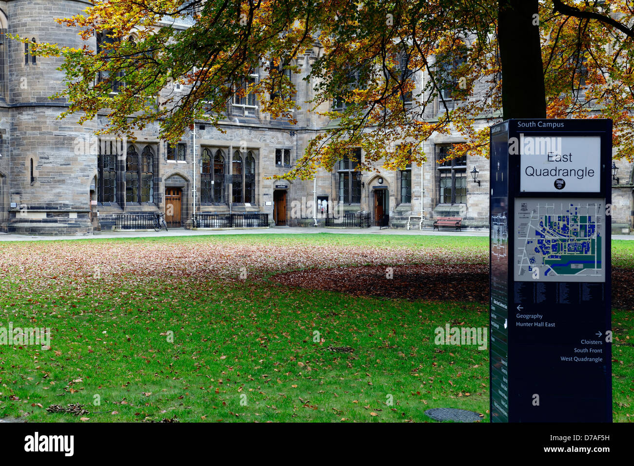 University of Glasgow Campus East Quadrangle en automne, Gillmorehill, Glasgow, Écosse, Royaume-Uni Banque D'Images University of Glasgow Campus East Quadrangle en automne, Gillmorehill, Glasgow, Écosse, Royaume-Uni Banque D'Images