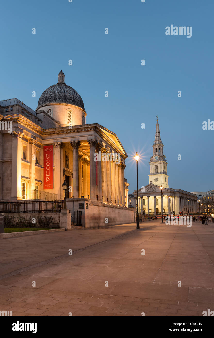 National Gallery et Saint Martins dans les champs sur Trafalgar Square à Londres,Angleterre,Nuit Banque D'Images
