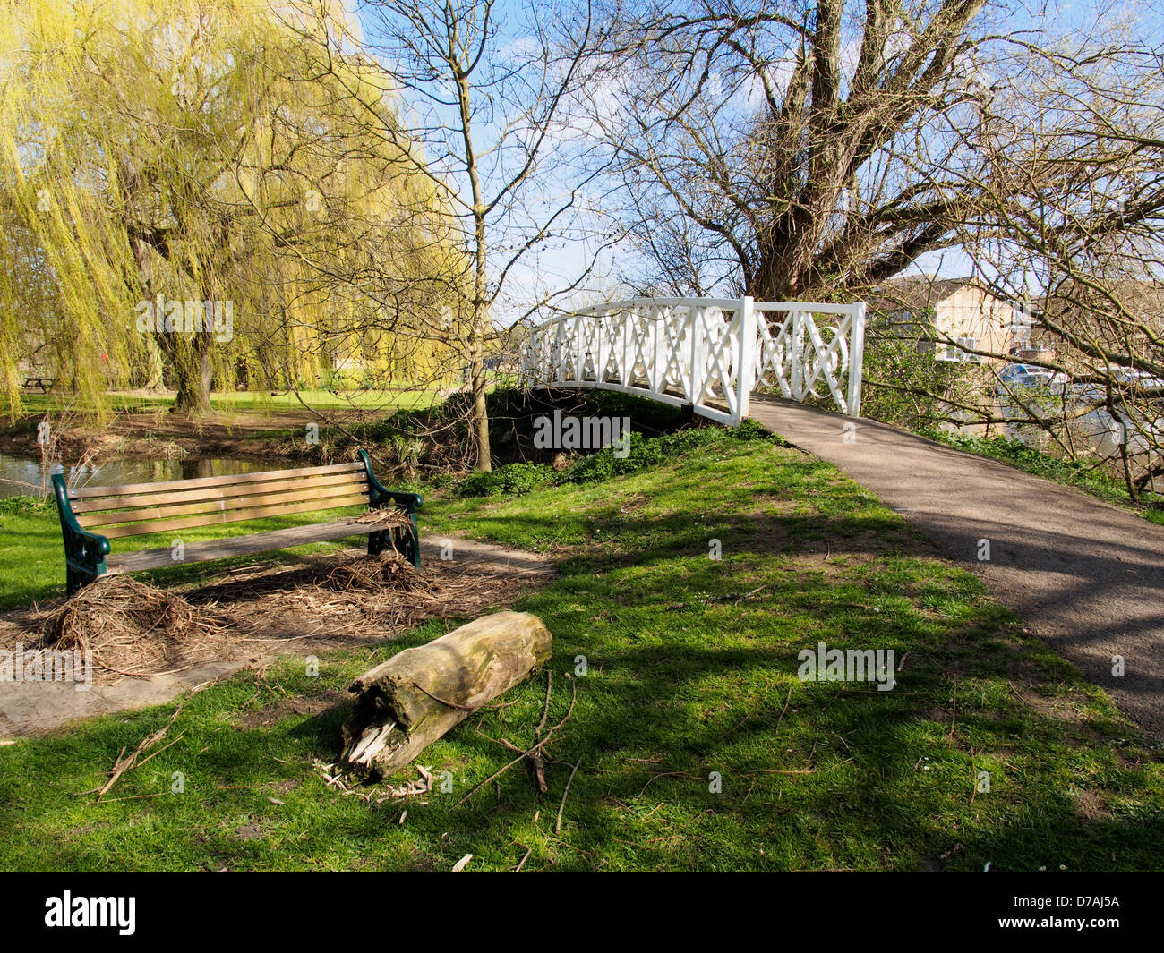Passerelle dans le parc Riverside St Neots Cambridgeshire Banque D'Images