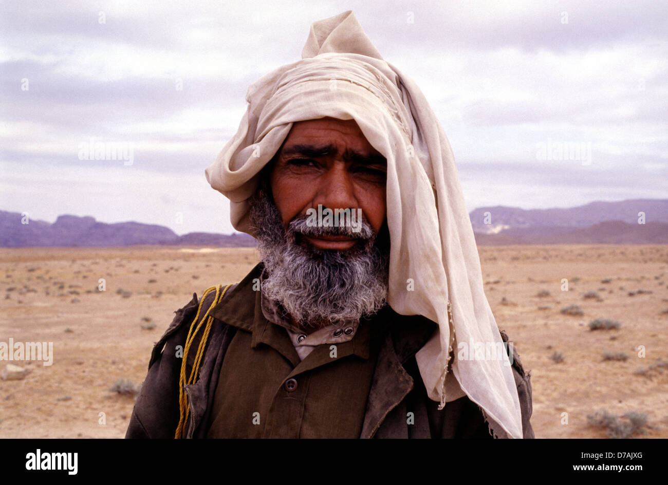 Nomades bédouins membre de la tribu Zawaideh, originaire de les déserts du sud de la Jordanie et de l'ouest de l'Arabie saoudite dans le Wadi Rum connu aussi sous le nom de la vallée de la lune, dans le sud de la Jordanie Banque D'Images