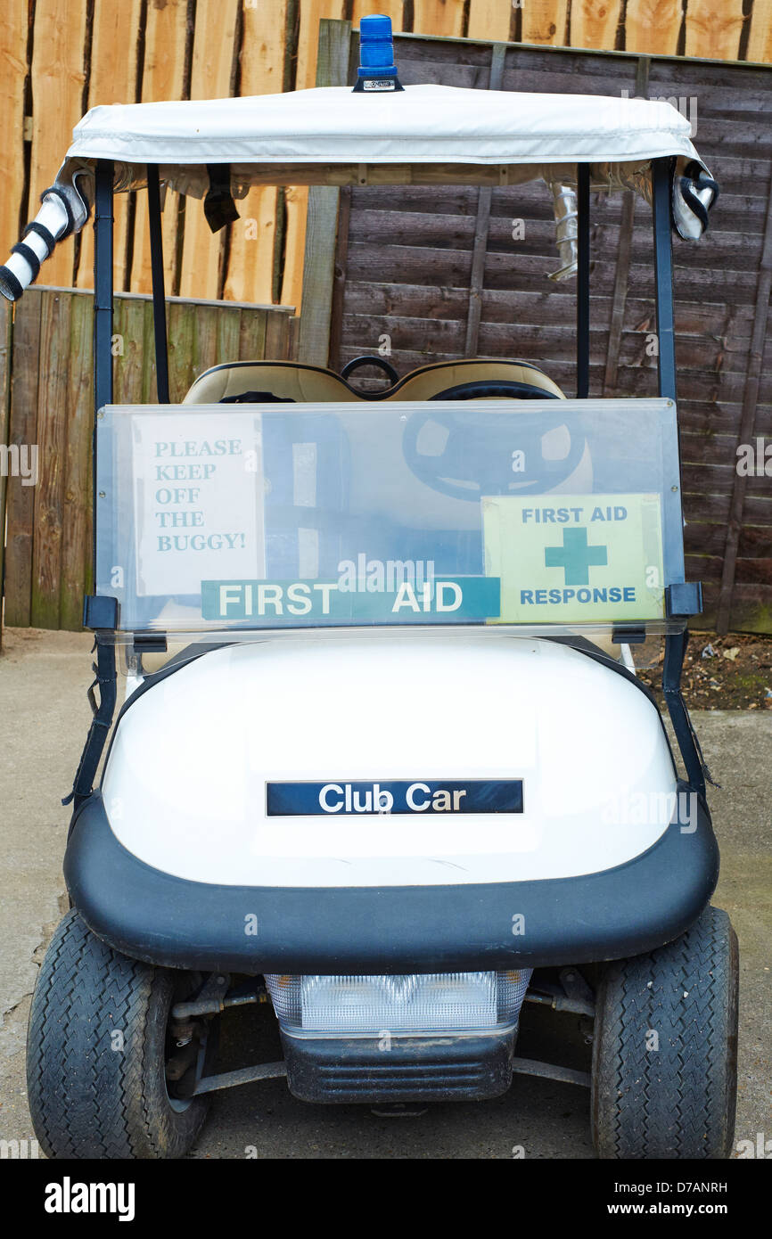 Club Car utilisé comme véhicule d'intervention de premiers secours à Chessington World of Adventures Surrey UK Banque D'Images