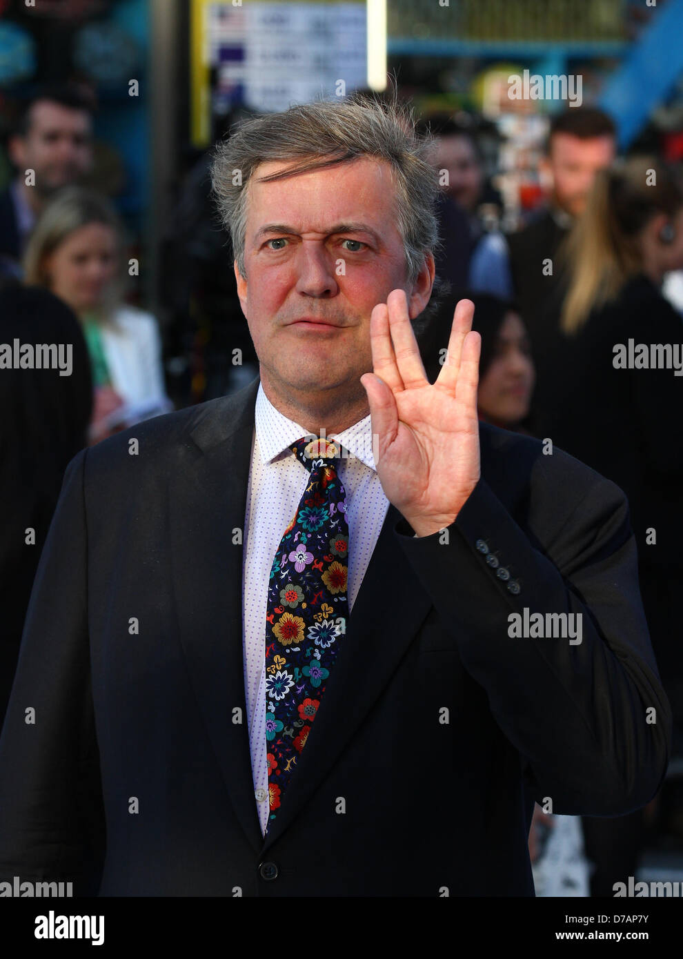 Londres, Royaume-Uni, 2 mai 2013 : Stephen Fry assiste à la première UK de 'Star Trek' dans l'obscurité à l'Empire Cinema. Banque D'Images
