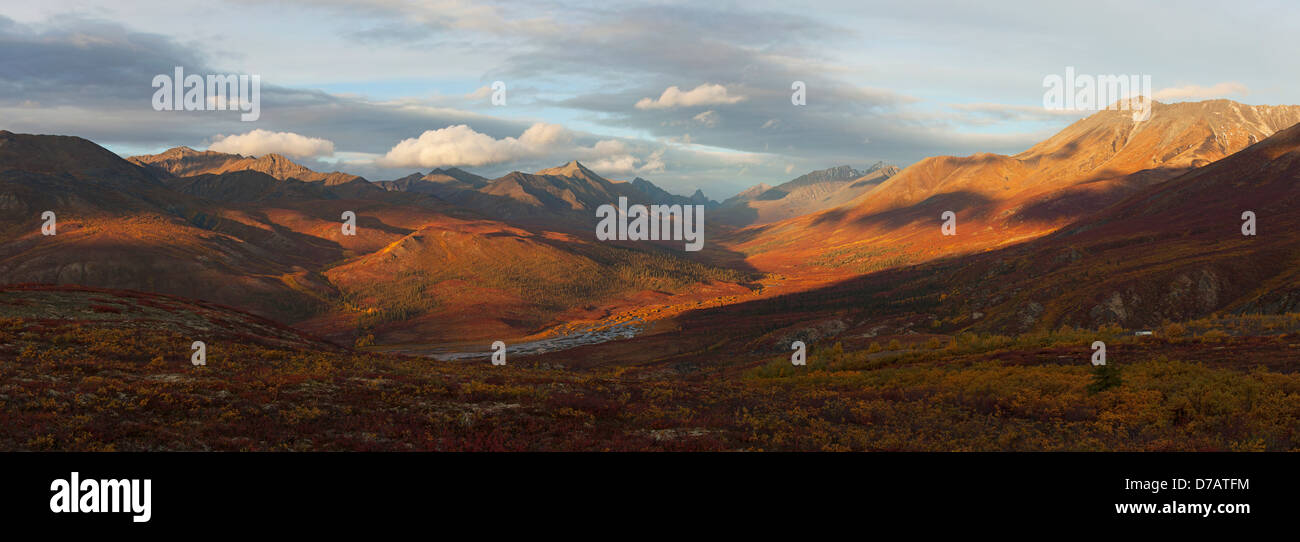 Vue panoramique sur la vallée du Klondike dans le parc territorial Tombstone;Yukon Canada Banque D'Images