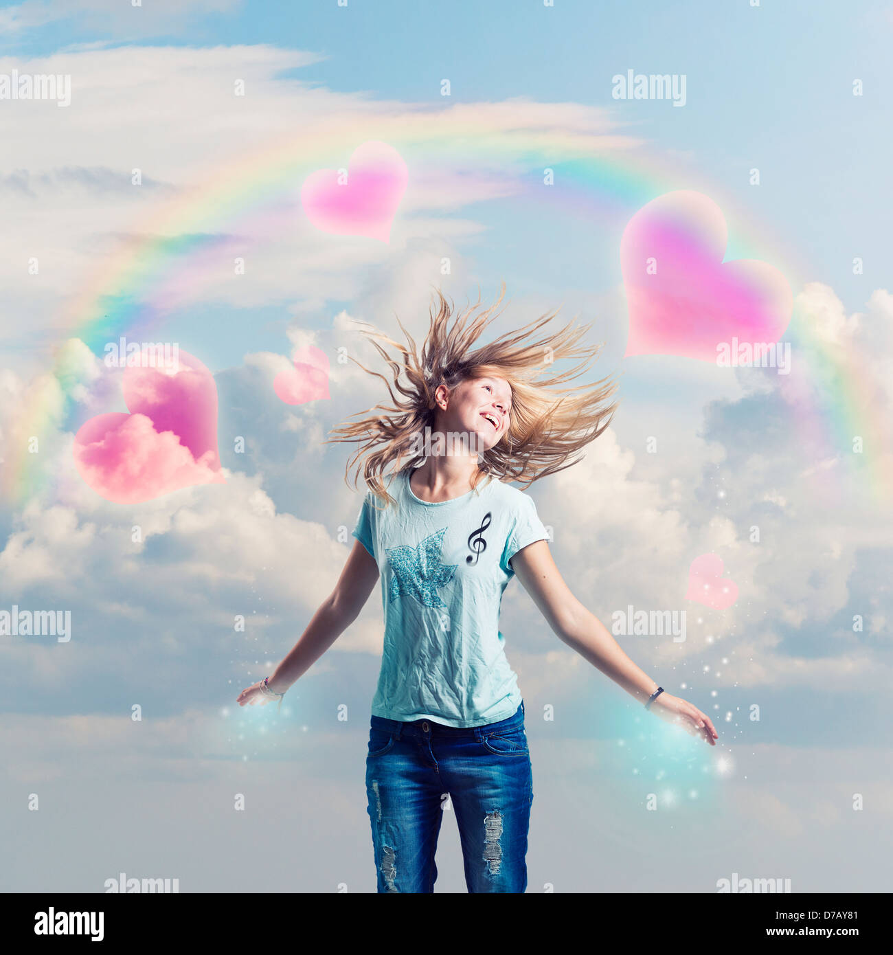 Une joyeuse fille avec un rêve de fond des coeurs dans les nuages et scintille;malaga andalousie espagne Banque D'Images