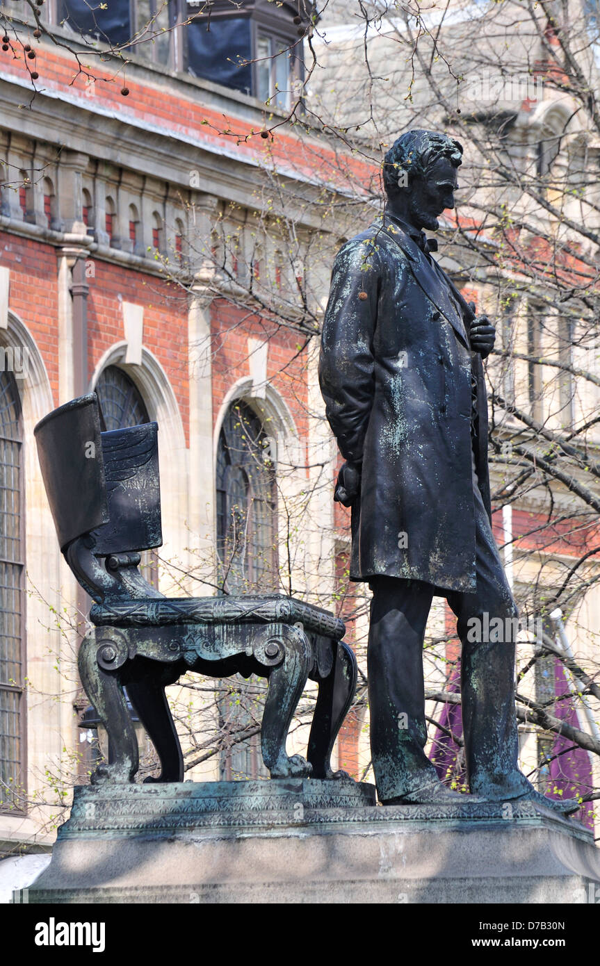 Londres, Angleterre, Royaume-Uni. Statue d'Abraham Lincoln (1920) à la place du Parlement Banque D'Images