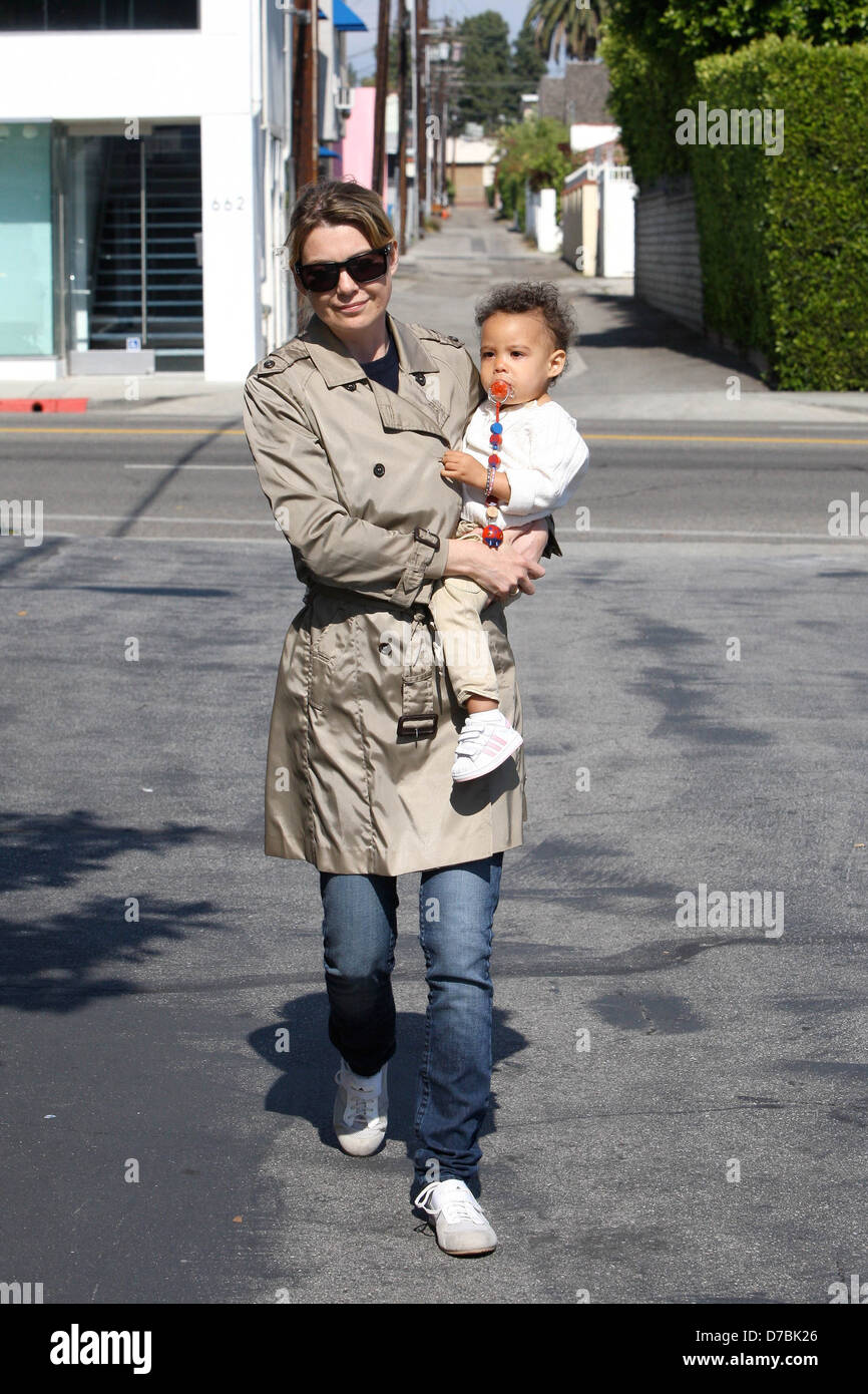 Ellen Pompeo est vu quitter Fred Segal avec sa petite fille Stella Luna Pompeo Ivery Los Angeles, Californie - 17.05.11 Banque D'Images