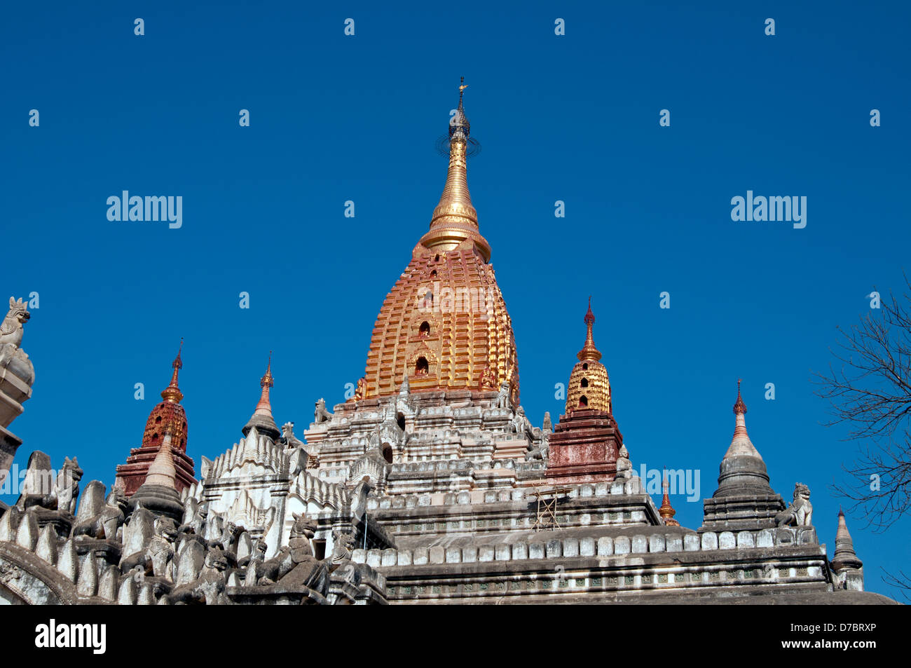 Le golden spire de la pagode Ananda Bagan Myanmar (Birmanie) Banque D'Images