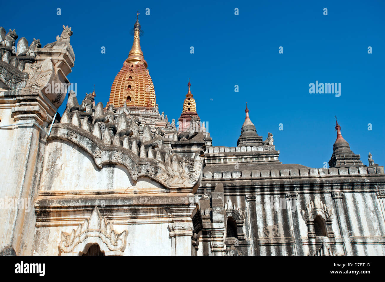 Le golden spire de la pagode Ananda Bagan Myanmar (Birmanie) Banque D'Images