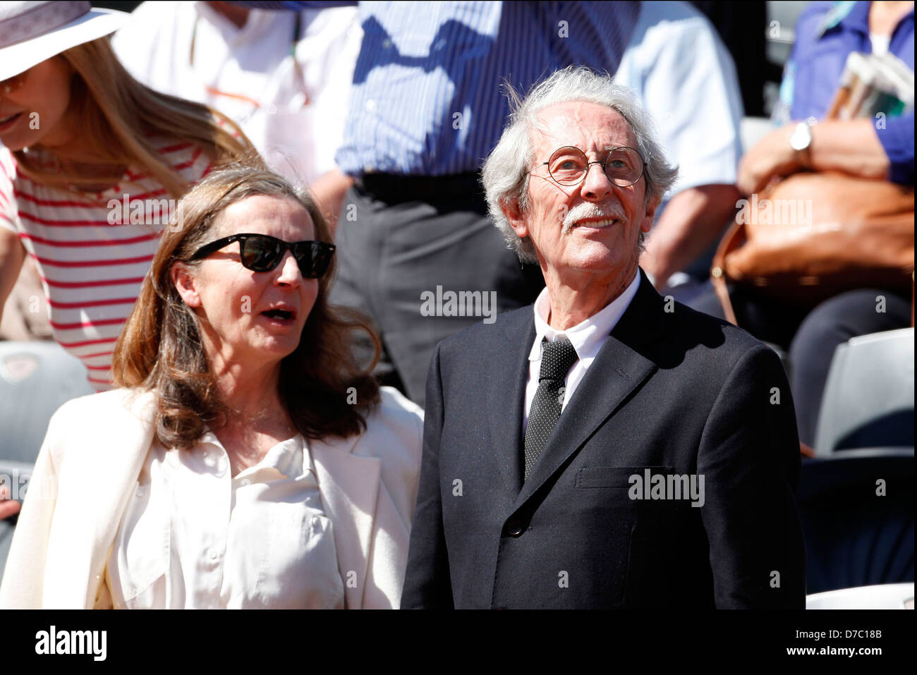 Jean Rochefort et sa femme Delphine Gleize célébrités à la 2011 Roland Garros Paris, France - 25.05.11 Banque D'Images