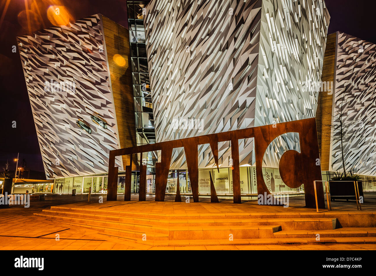 La construction du Titanic, Belfast, dans la nuit Banque D'Images