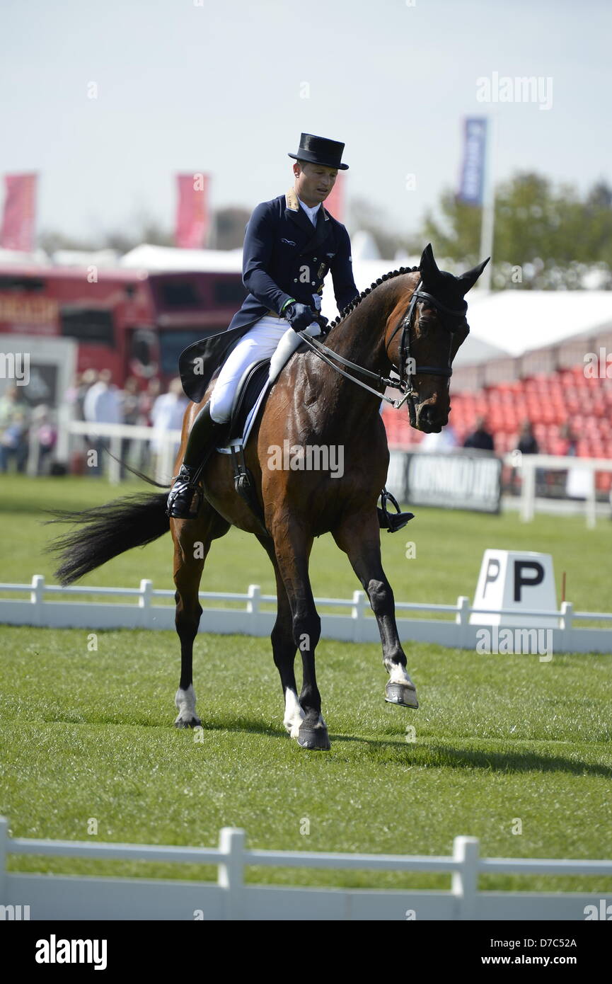 Badminton Horse Trials 2013, Badminton Estate, Gloucestershire, Royaume-Uni. Le 3 mai 2013. Le premier jour de Dressage Concours complet de Dressage 4 étoiles l'essai A. Michael Jung (GER) équitation Leopin FST. Maurice crédit Piper / Alamy Live News Banque D'Images