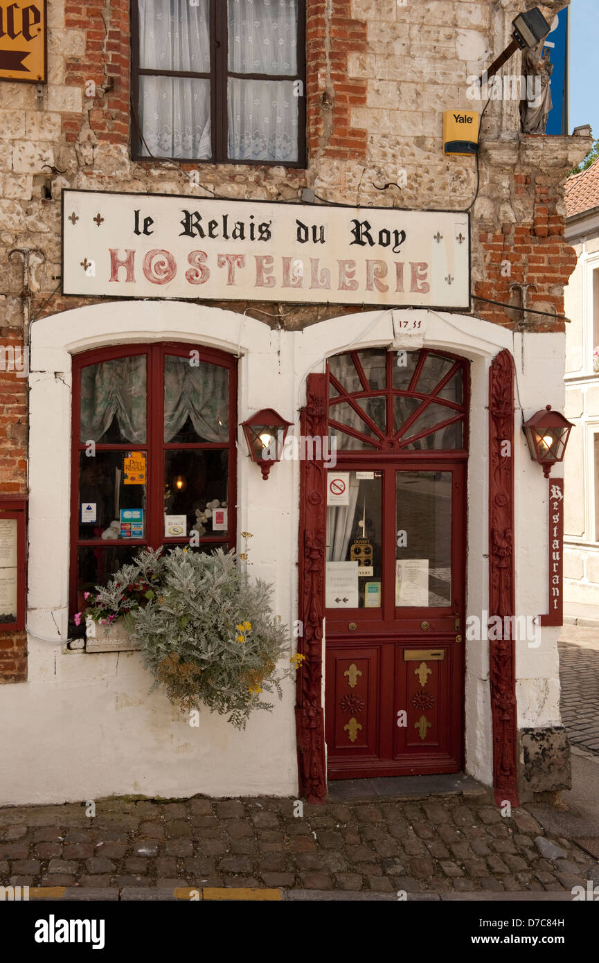 Vieux village de charme rustique français assez Montreuil France Europe UE Banque D'Images