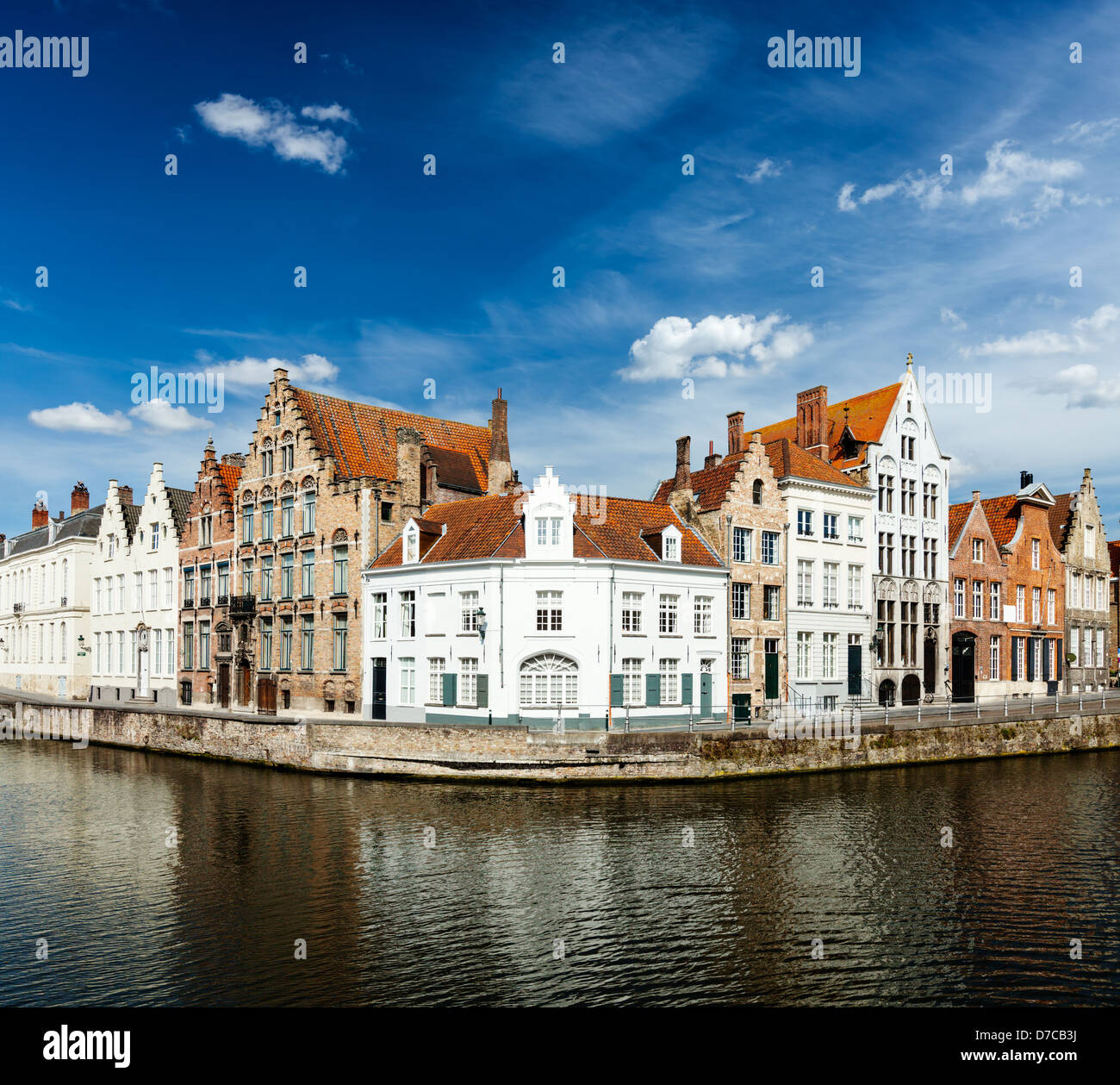 Travel concept Benelux - Fond du canal de Bruges et des maisons médiévales. Brugge, Belgique Banque D'Images