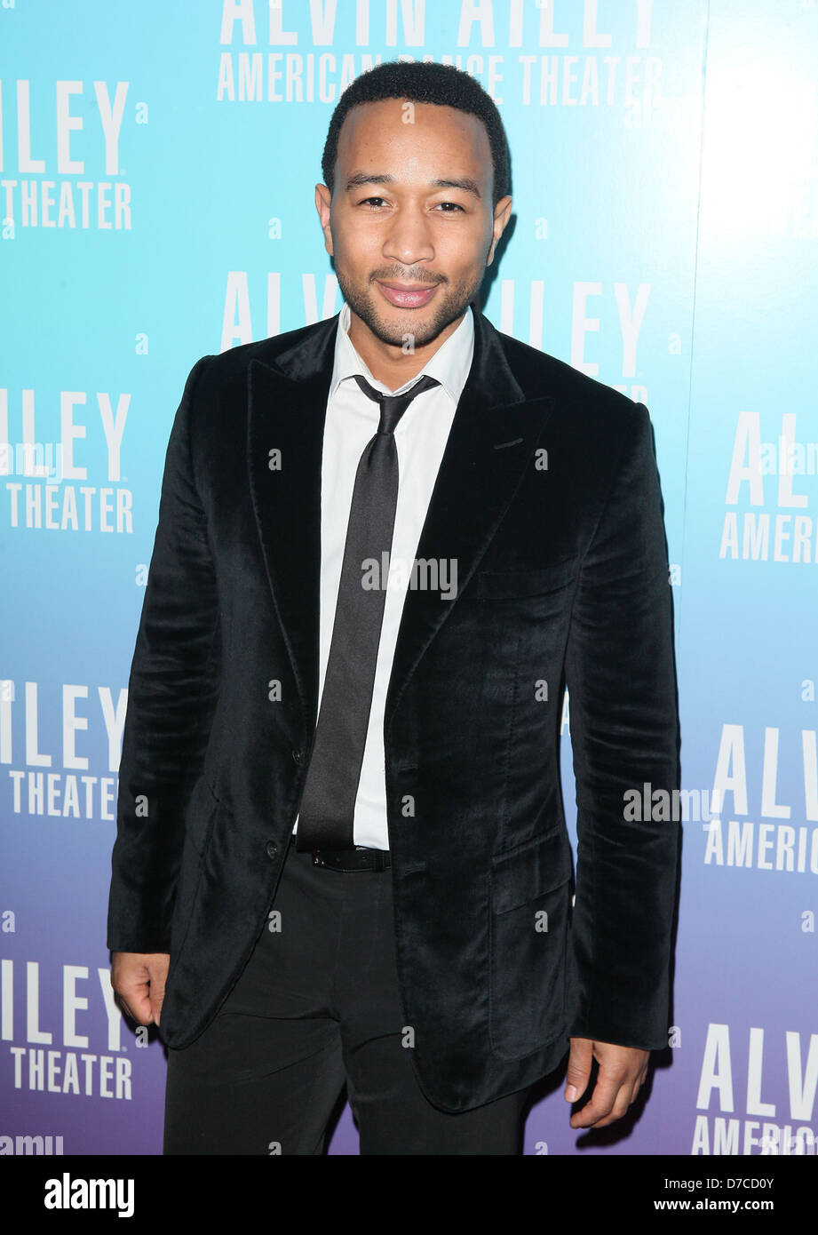 John Legend Alvin Ailey American Dance Theater Gala Soirée d'ouverture des arrivées - New York City, USA - 30.11.11 Banque D'Images