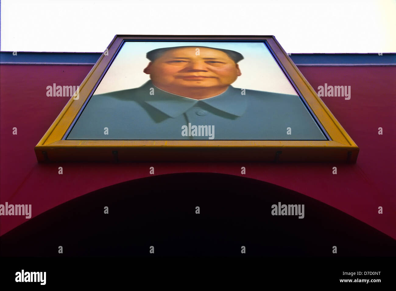 Le portrait géant de Mao plane sur l'entrée de la Cité Interdite à Beijing, Chine Banque D'Images