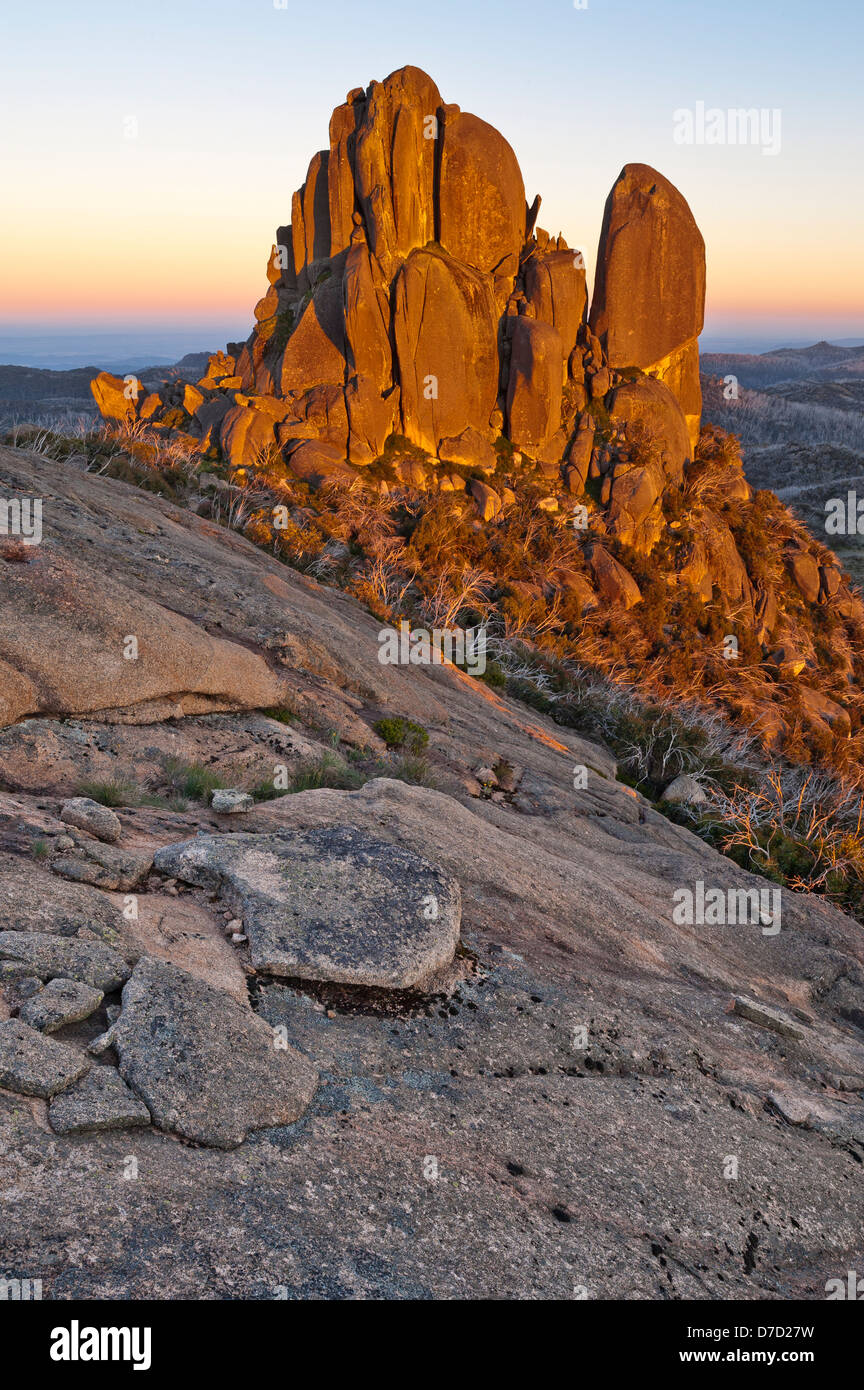 Les tours de la cathédrale de granit à l'aube à Mount Buffalo Victoria Australie Banque D'Images