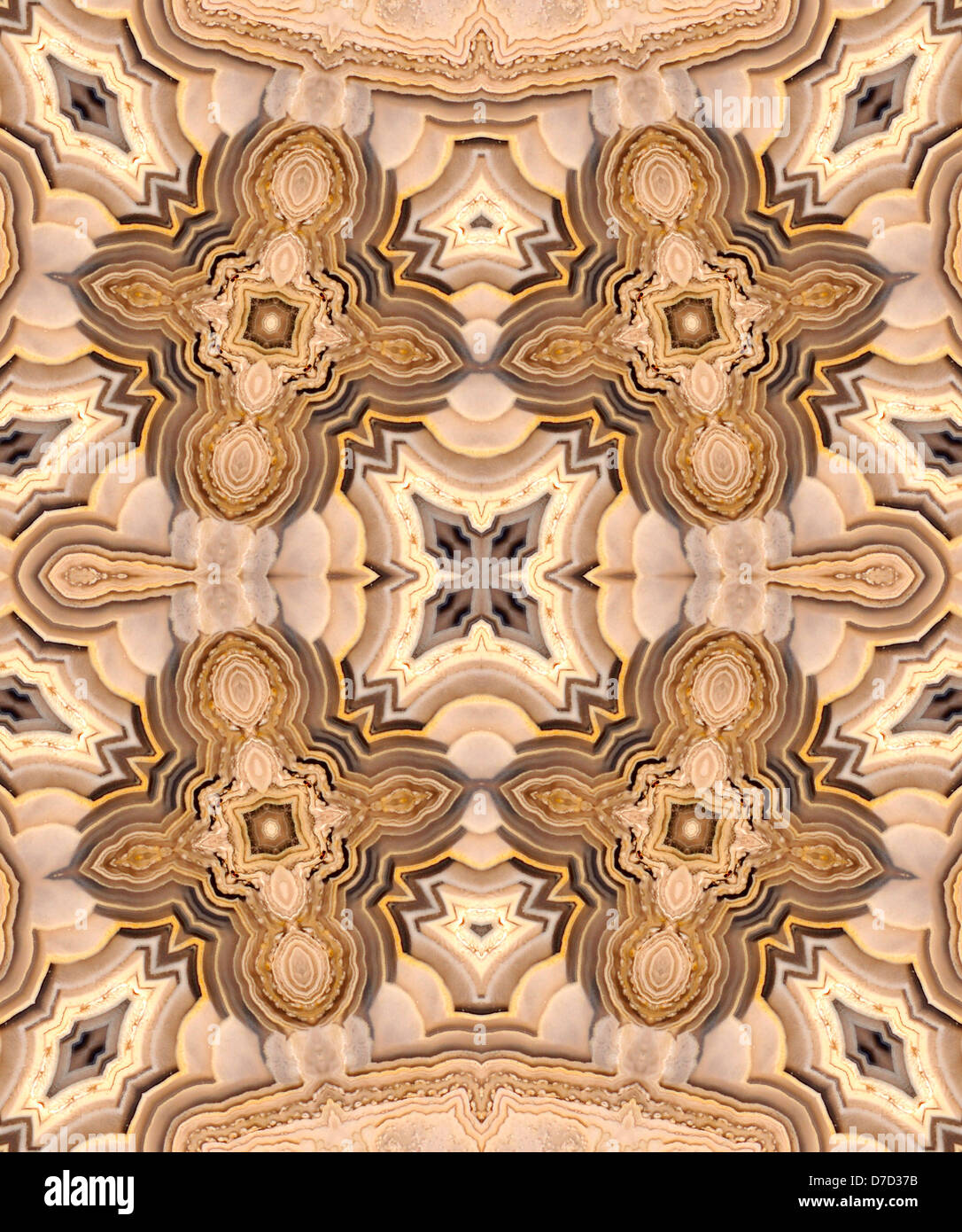 Tranche d'Agate polie (opaque, forme à grain fin de calcédoine) motif symétrique faite par la répétition de l'image Banque D'Images