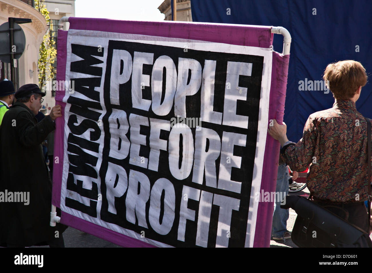 'Les gens avant le profit' banner tenues durant mai et mars à Londres. Banque D'Images