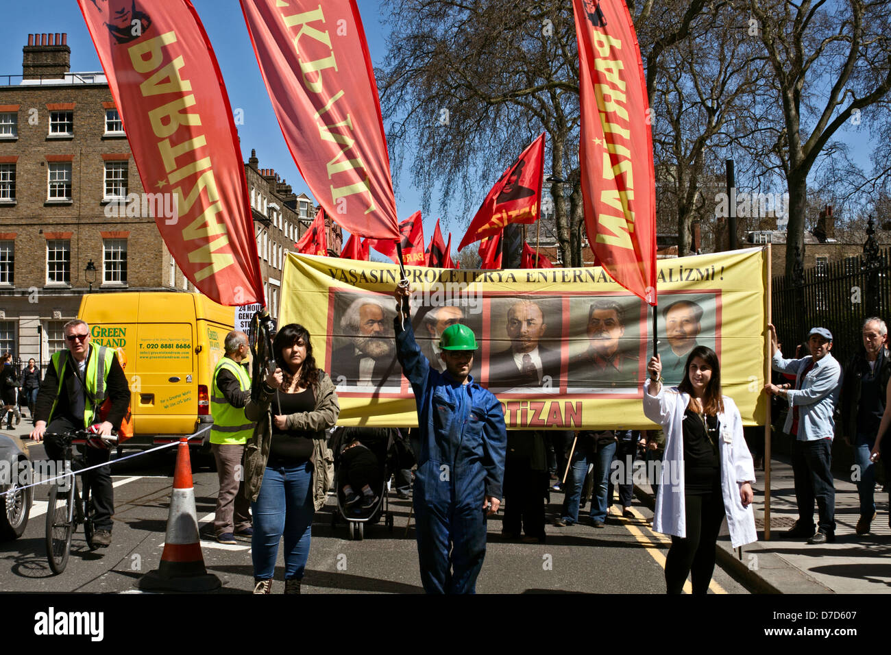 24 mai mars, Londres. 1er mai 2013. Les syndicats et les travailleurs de faire preuve de solidarité pour les droits des travailleurs. Banque D'Images