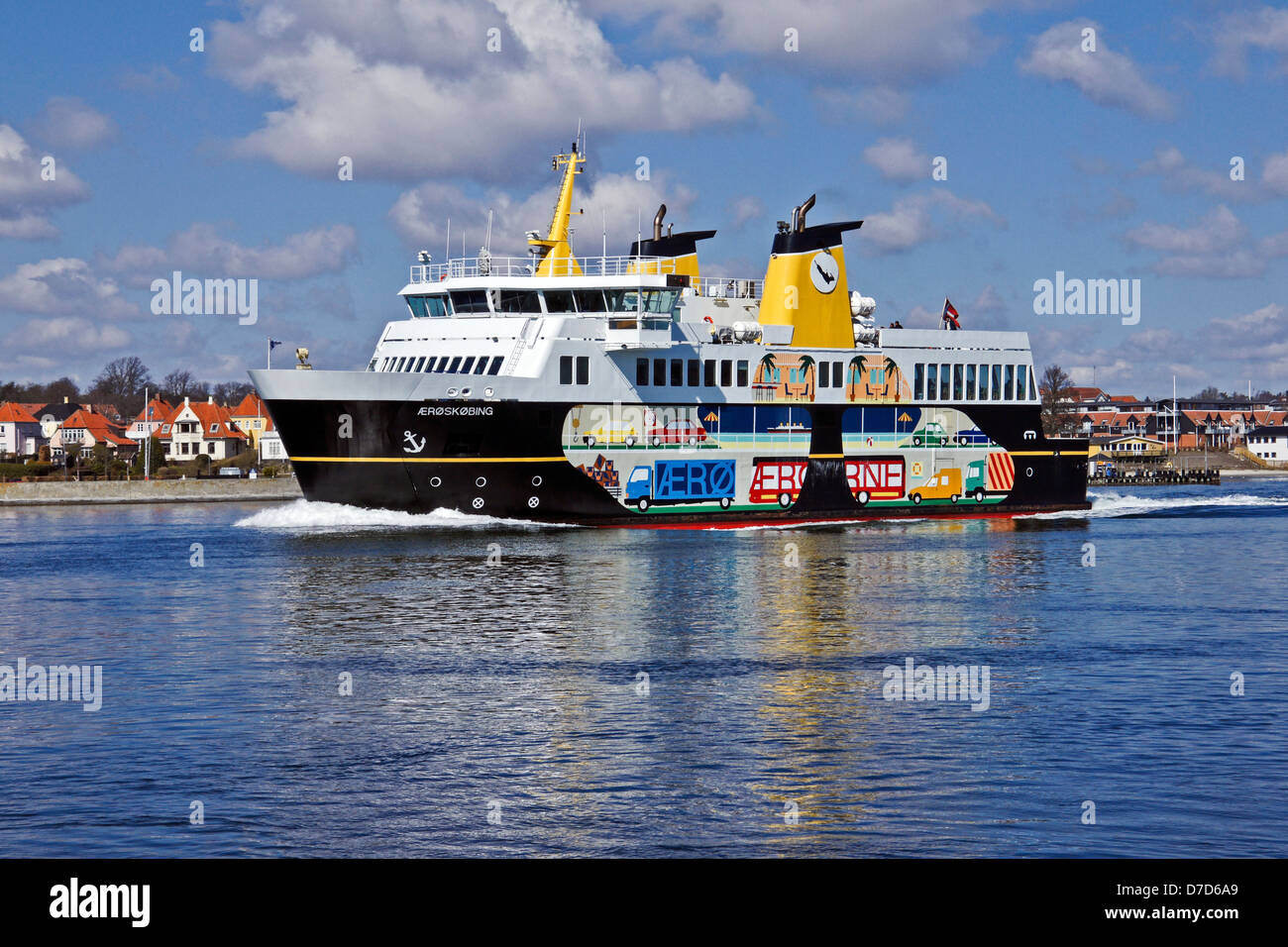 AErøfaergerne AErøskøbing M/F vient de quitter son poste à quai dans le port de Svendborg, Danemark et la position d'AErøskøbing sur l'île ærø Banque D'Images