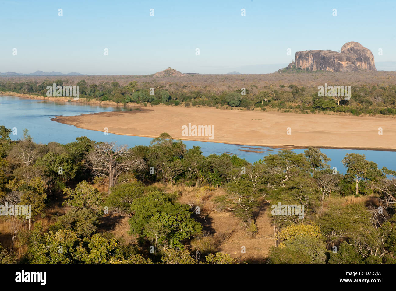 Vue sur la rivière Lugenda, Niassa Game Reserve, au Mozambique Banque D'Images