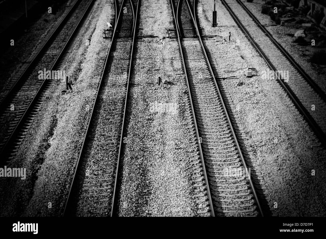 Portrait de quatre ensembles de rails de chemin de fer. Banque D'Images