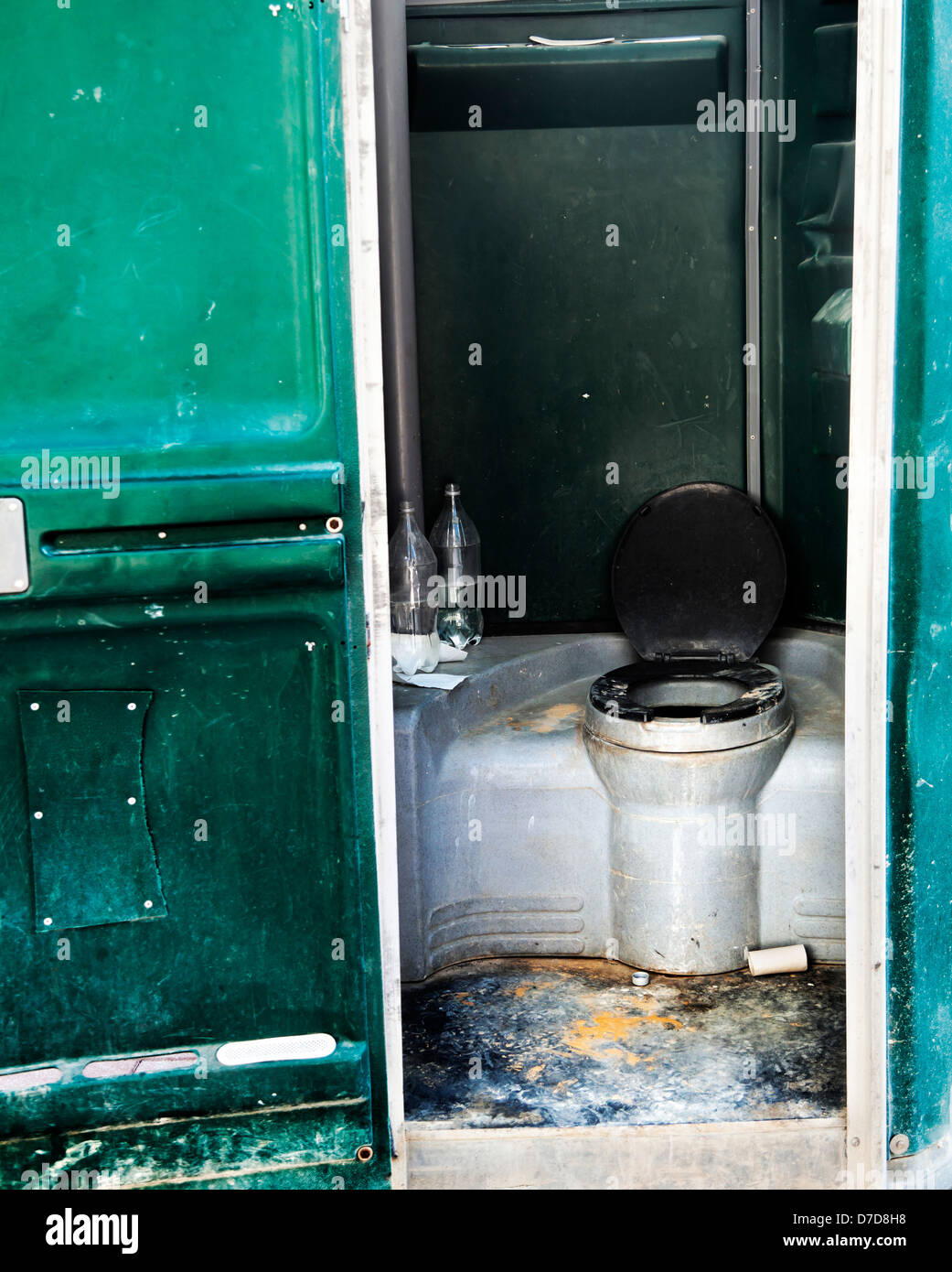 Toilette chimique Banque de photographies et d'images à haute résolution -  Alamy